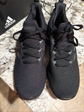 adidas Men's Black/Deep Plum Lightweight Sneakers